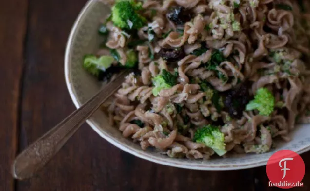 Brokkoli Pesto & Fusilli Pasta Rezept