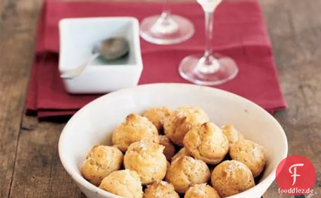 Salz-Pfeffer-Käse-Puffs (Gougères)