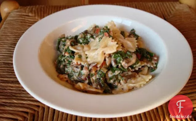 Farfalle Mit Mangold, Pilzen, Speck Und Drei Käsesorten