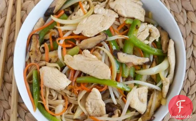 Chicken Chow Mein aus 'Das chinesische Takeout Kochbuch