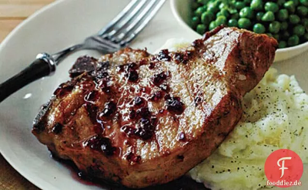 Schweinekoteletts mit spritziger roter Johannisbeersauce