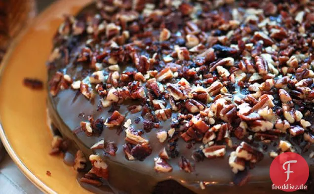 Dattelkuchen mit Speck und Pekannüssen