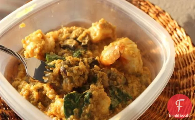 Make-Ahead-Curry-Kokos-Quinoa mit Garnelen und basilikum