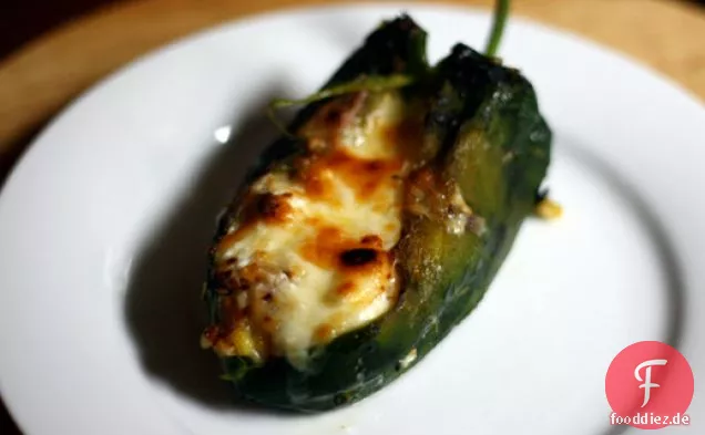 Gebackene Chile Rellenos mit Mais und Crema