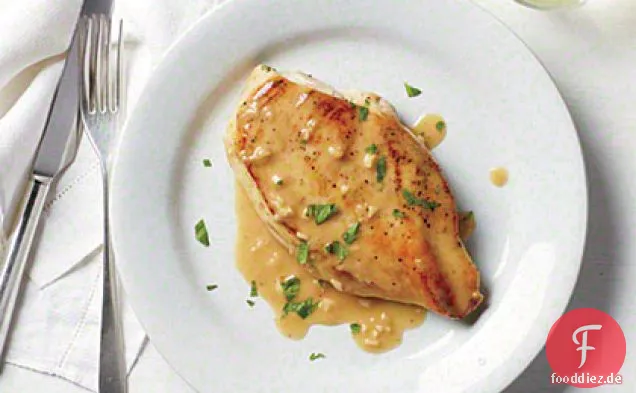 Pan-gebratene Hähnchenbrust mit reichhaltiger Pan-Sauce
