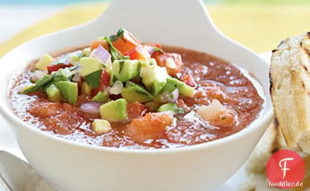 Gazpacho mit Garnelen und Avocado-Genuss