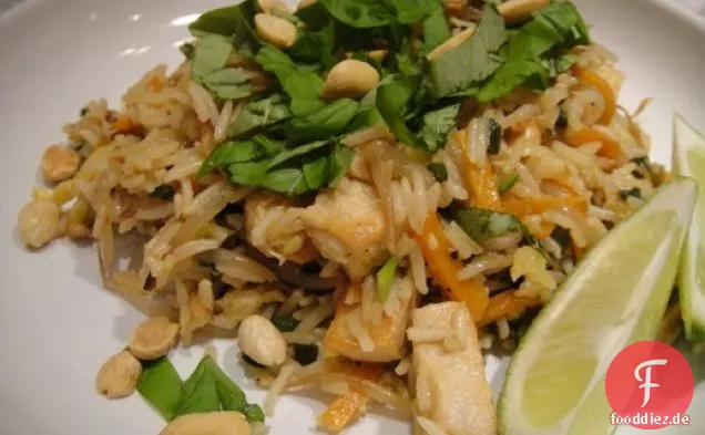 Das Food Matters Cookbook': Würziger gebratener Reis mit Sojasprossen, Hühnchen und Erdnüssen