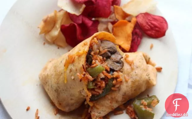 Make-Ahead überfüllter Burrito mit Pilzen, Cheddar und Tomatenreis