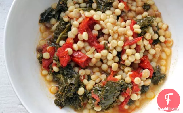 Saltie Sandwich Shop's Spätsommer gebratene Tomatensuppe mit Fregola und Grünkohl