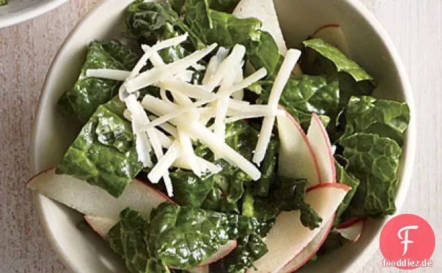 Grünkohlsalat mit Apfel und Cheddar