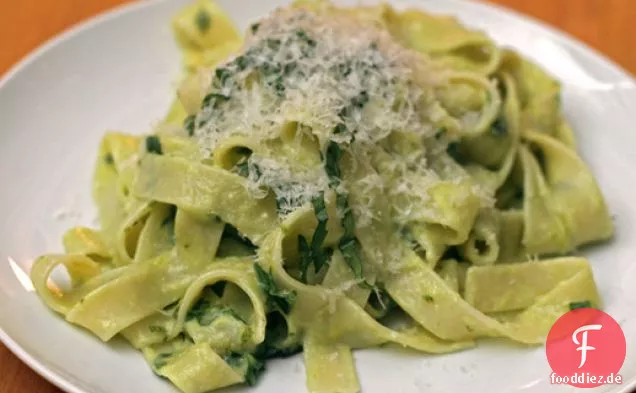 Tagliatelle mit basilikum und Eigelb