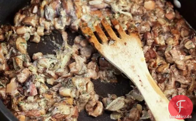 Aus einer polnischen Landhausküche zweimal gekochte Wildpilze