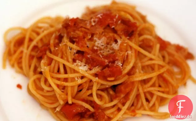 Abendessen heute Abend: Pasta mit Zwiebeln, Speck und Tomaten (Pasta All'Amatriciana)