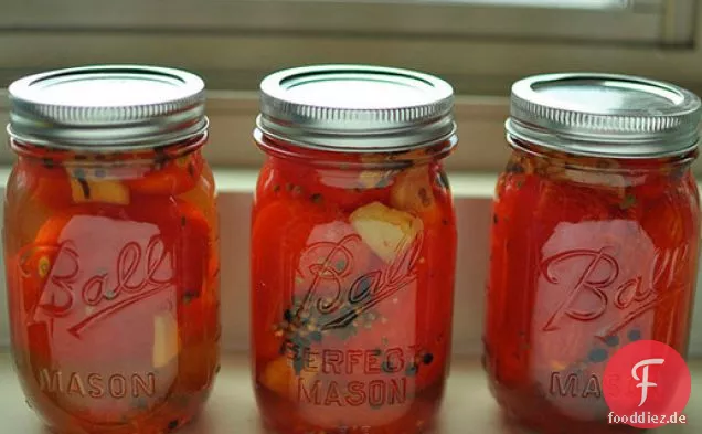 Eingelegte rote Tomaten