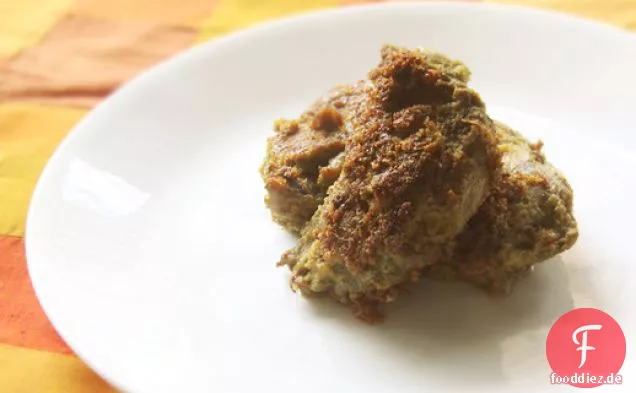 Indisches gebratenes Huhn in grünen Gewürzen mariniert