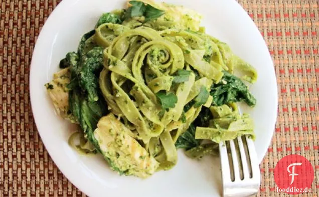 Hähnchen mit Spinat-Tagliatelle und Petersilienpesto