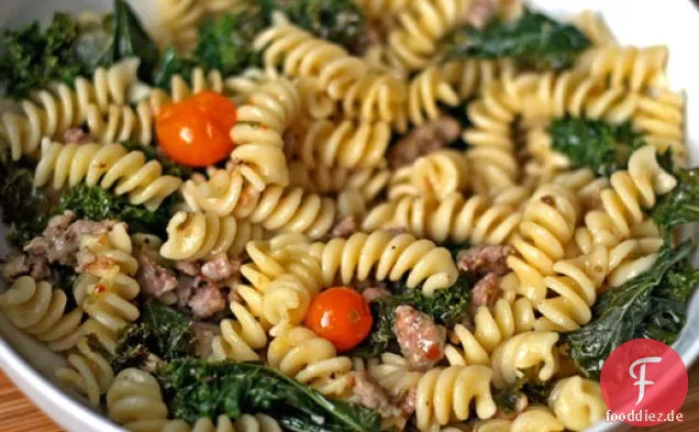 Abendessen heute Abend: Fusilli mit Wurst, Grünkohl und Sungold Tomaten
