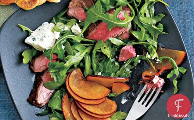 Flank Steak Salat mit Pflaumen und Blauschimmelkäse