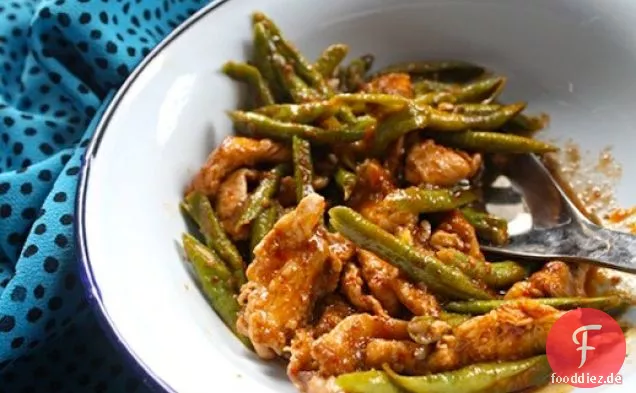 Huhn Rote Curry-Stir-Fry mit Grünen Bohnen