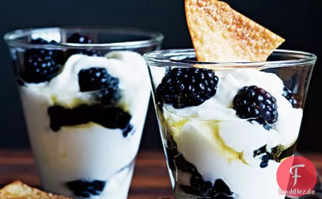 Zimtchips mit Brombeeren und Joghurt