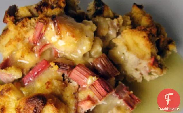 Kochen Sie das Buch: Rhabarber-Brotpudding mit Whisky-Sauce