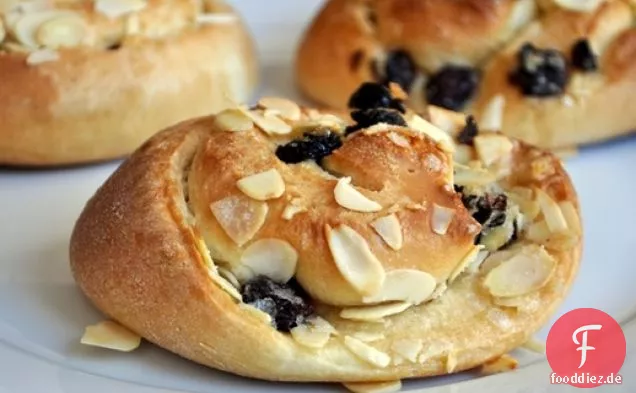 Kirsch-Mandel-Brötchen