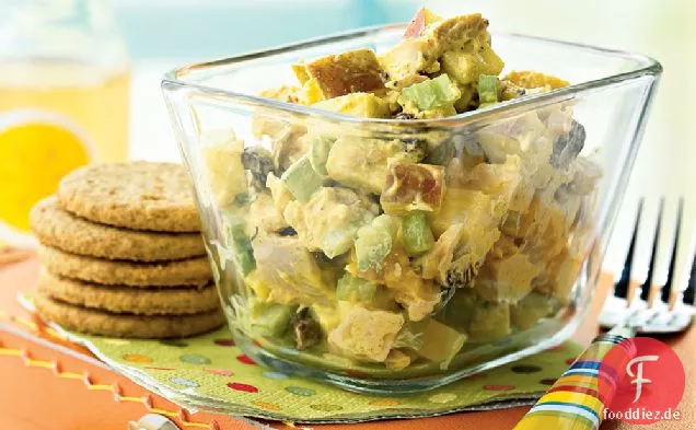 Curry-Hähnchen-Salat mit Äpfeln und Rosinen