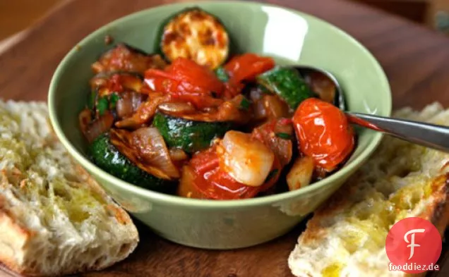 Abendessen heute Abend: Ratatouille mit Gegrilltem Brot