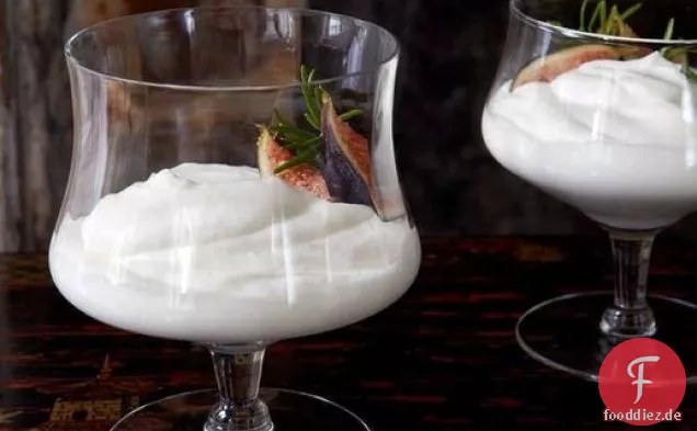 Syllabub mit Rosmarin-glasierte Feigen