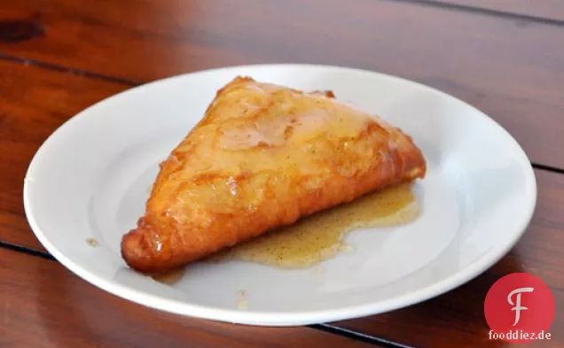 Gebratene Scones mit Zimt-Honig-Butter