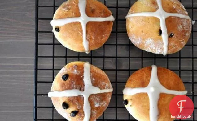 Heiße Kreuzbrötchen