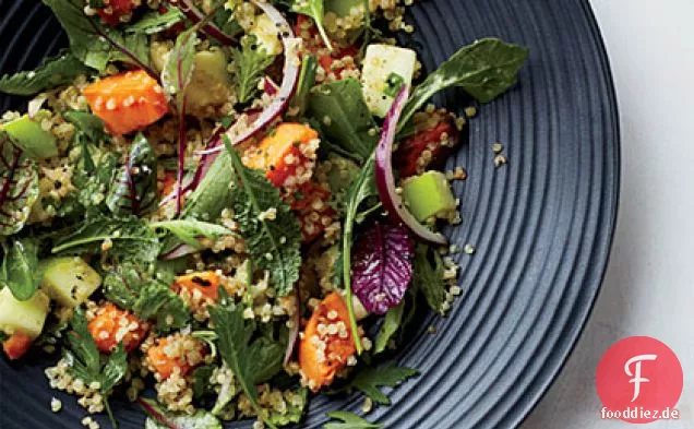 Quinoa-Salat mit Süßkartoffeln und Äpfeln