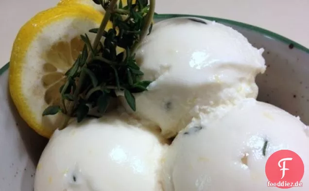 Zitrone, Honig und Thymian gefrorener Joghurt