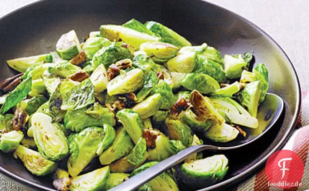 Sautierter Rosenkohl mit Pekannüssen