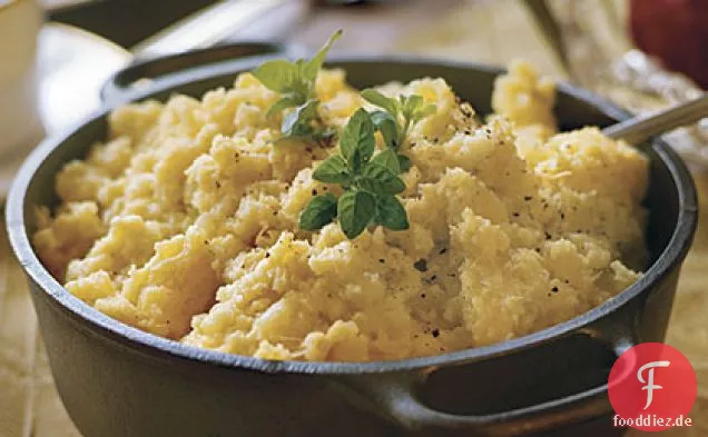 Zerschlagene Rutabagas und Rüben mit Parmesan