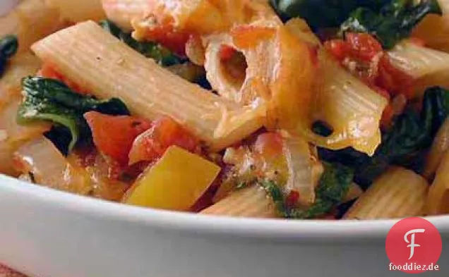 Ziti Gebacken mit Spinat, Tomaten und Geräuchertem Gouda