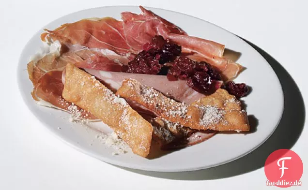 Salumi mit Traube Mostarda und Vollkorn-Gnocci Fritti