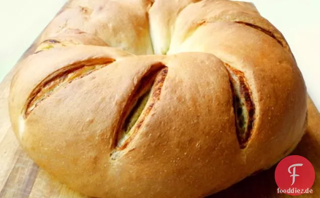 Brotbacken: Tomaten-Pesto Swirl Brot