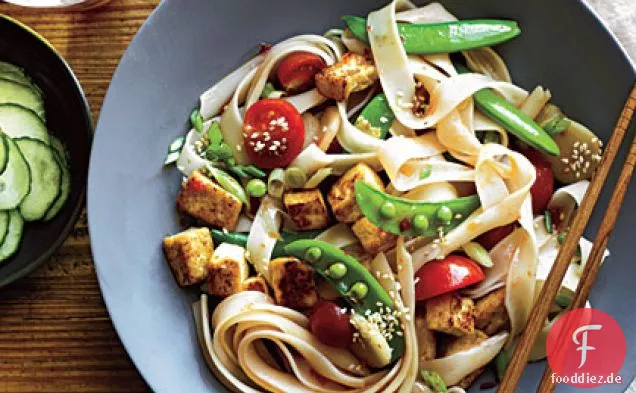 Chinesischer Nudelsalat mit Sesamdressing