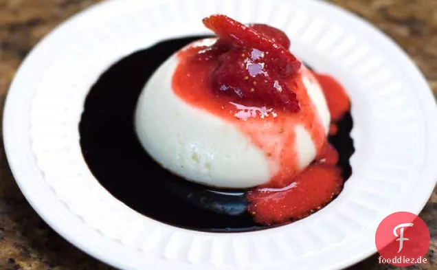 Erdbeer-Balsamico-Buttermilch Panna Cotta
