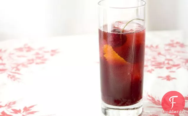 Trinken in der Saison: Lillet Rouge und Kirschcocktail