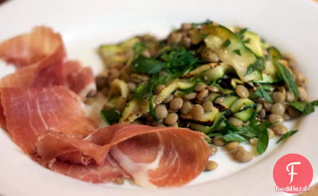 Abendessen heute Abend: Linsensalat mit gegrillten Zucchini und Schinken