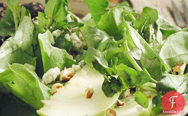 Brunnenkresse-Bibb-Salat mit Äpfeln und Blauschimmelkäse