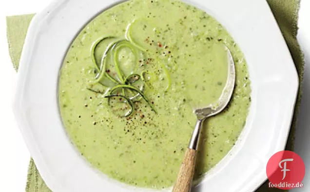 Gekühlte Zucchinisuppe