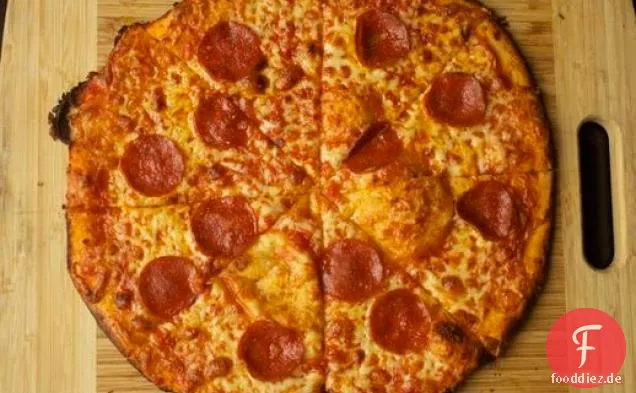 Knusprige Pizza im Bar-Stil