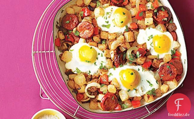 Kartoffel-, Pfeffer- und Chorizo-Hash mit Spiegeleiern
