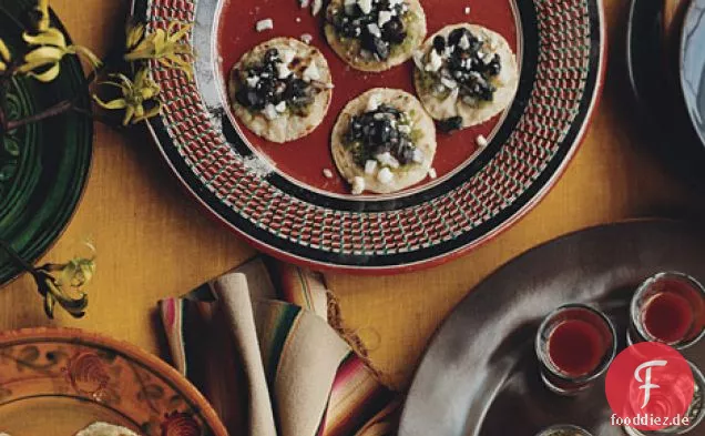 Mini-Tortillas mit Mais, Pilze und Frische Tomatillo Salsa