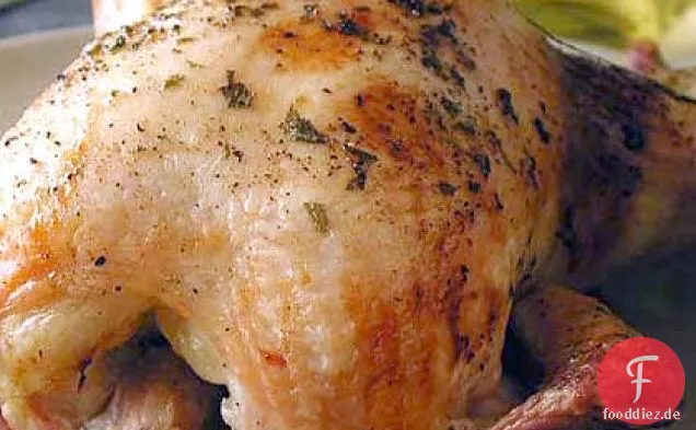 Zitronen-Estragon-gesalzenes ganzes Huhn