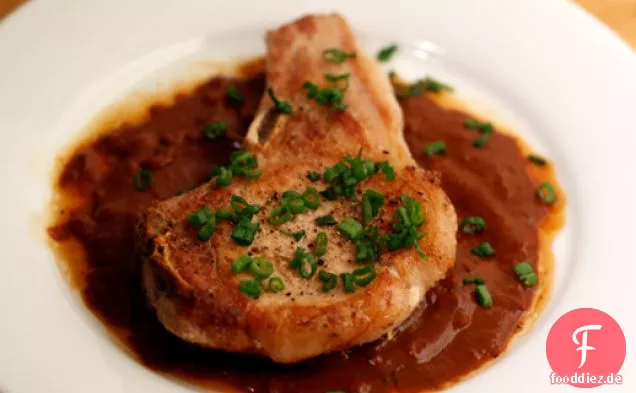 Abendessen heute Abend: Schweinekoteletts mit Chili.
