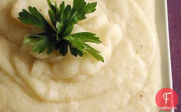 Püree aus geröstetem Knoblauch und weißem Gemüse